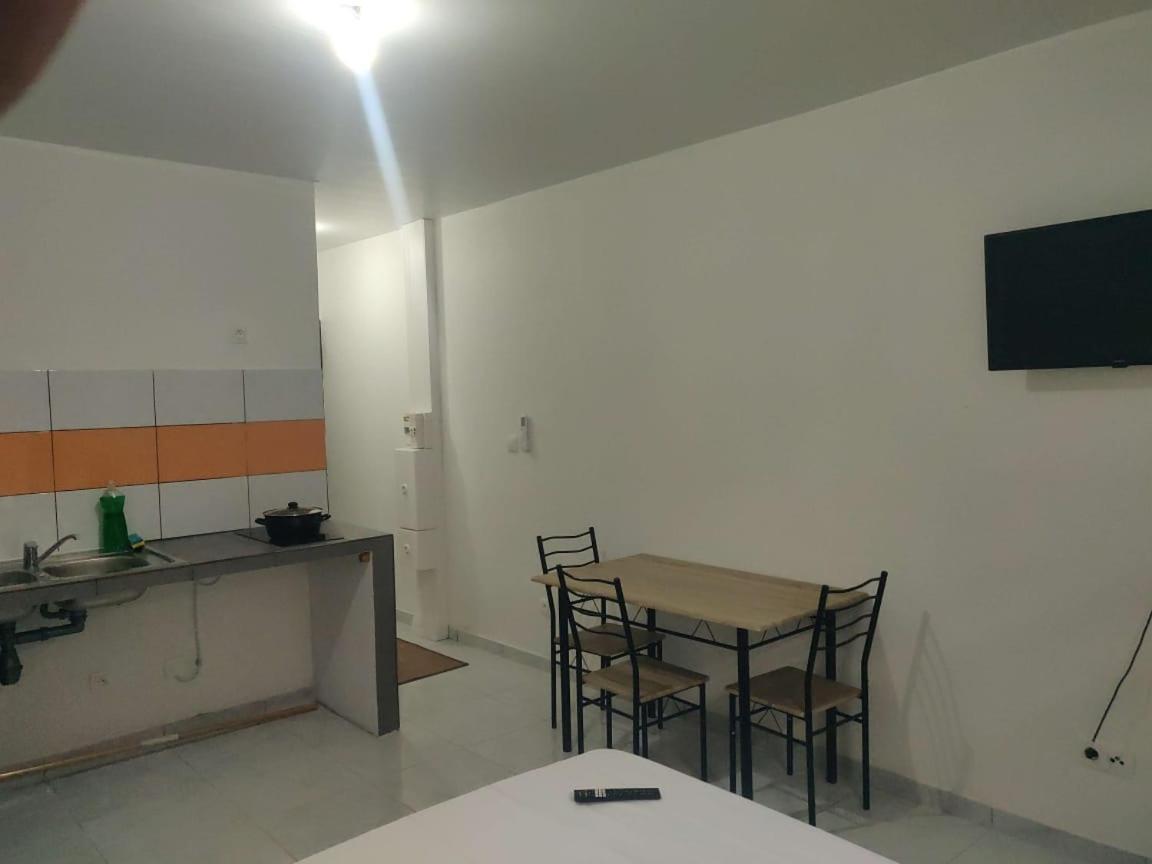 St-Laurent Centre - Baka Lycee Confort T1 Saint-Laurent-du-Maroni Extérieur photo
